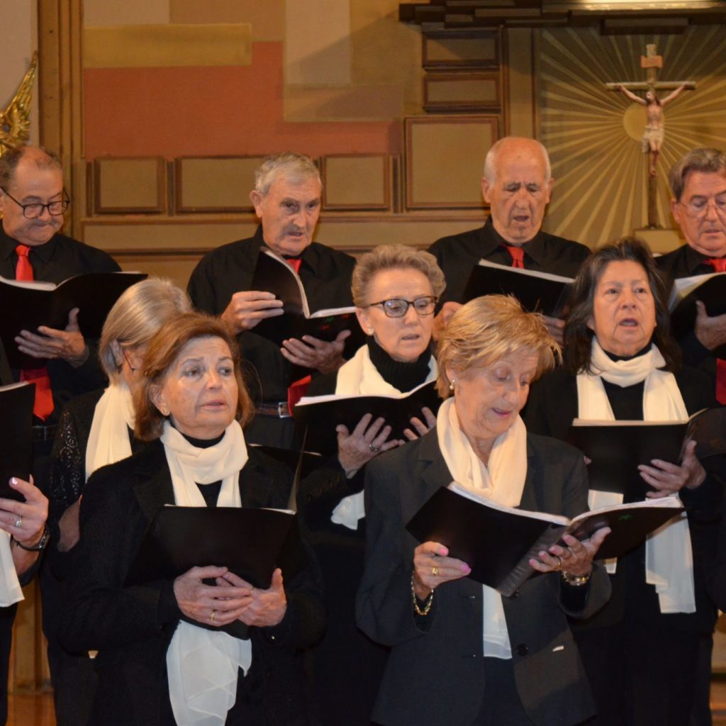 Cantantes Del Coro De Sagrado Corazón