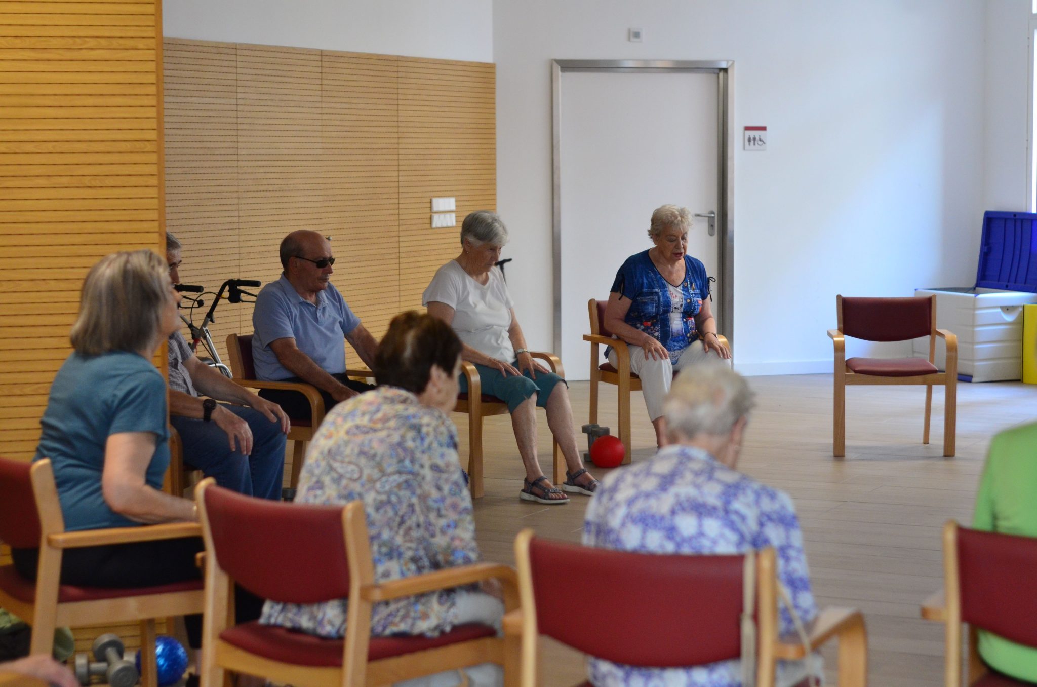 Residentes haciendo Yoga